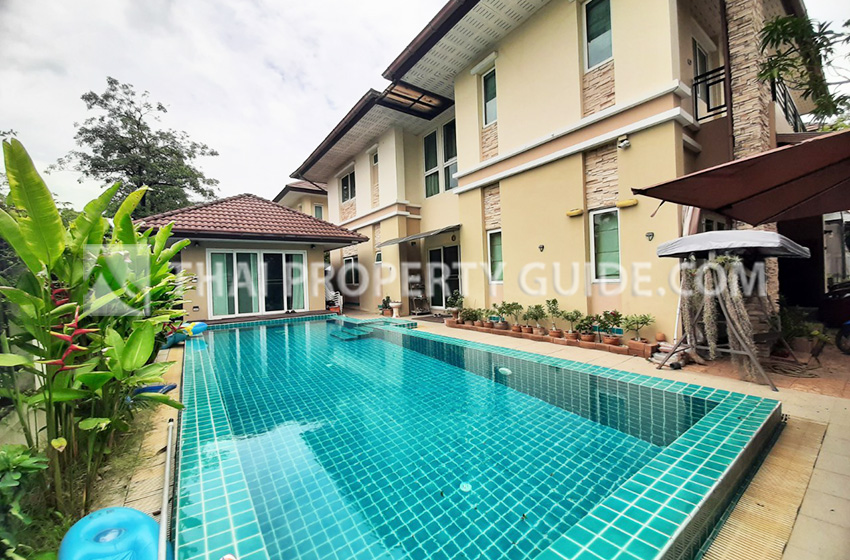 House with Private Pool for rent in Sukhumvit